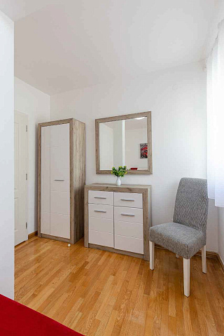 Spacious duplex apartment with sea view in Sveti Stefan — photo 15