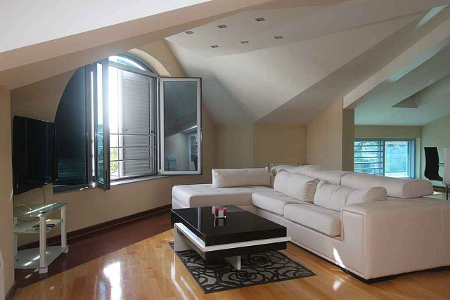 Spacious apartment in the center of Budva — photo 17