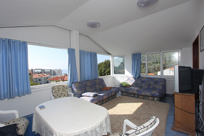 A furnished apartment in Petrovac
