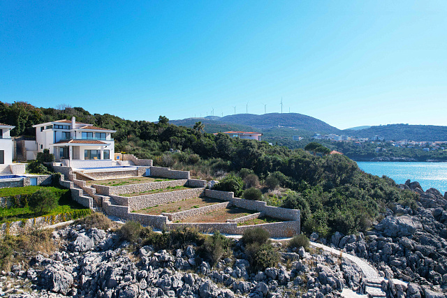 Exclusive Seafront Villa — photo 28