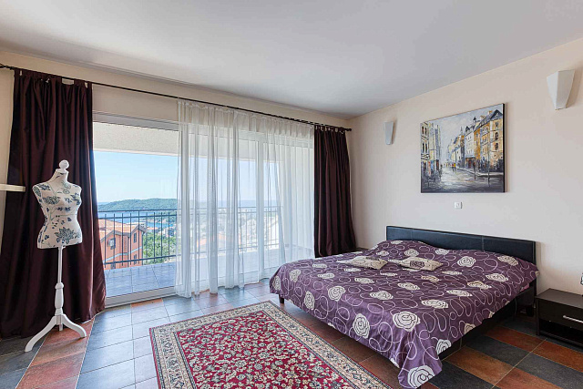 Sea view villa in Becici — photo 34