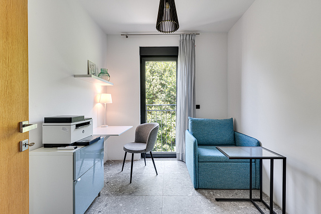 Modern three-bedroom apartment in the centre of Tivat with sea views — photo 33