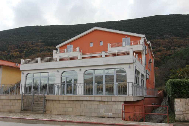 805 Igalo  Hotel 16r 830m2 — photo 1