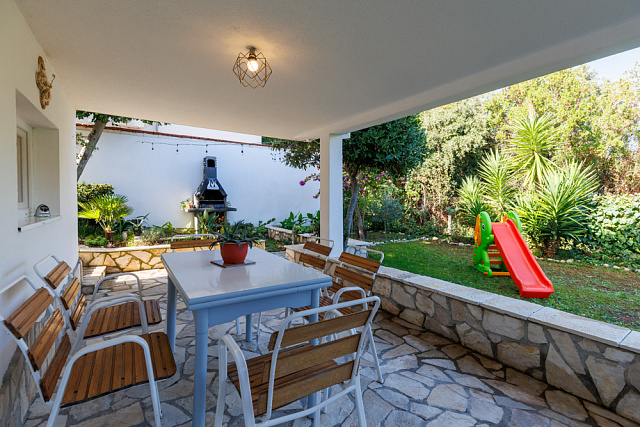 Green Area & Mountain Views: Your Dream Home