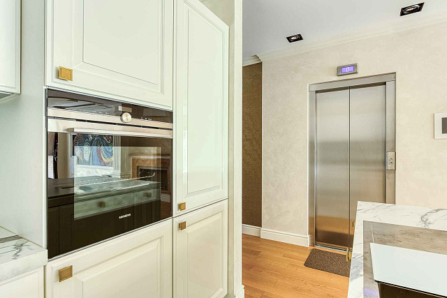 Luxurious One-Bedroom Apartment with Designer Interior — photo 20