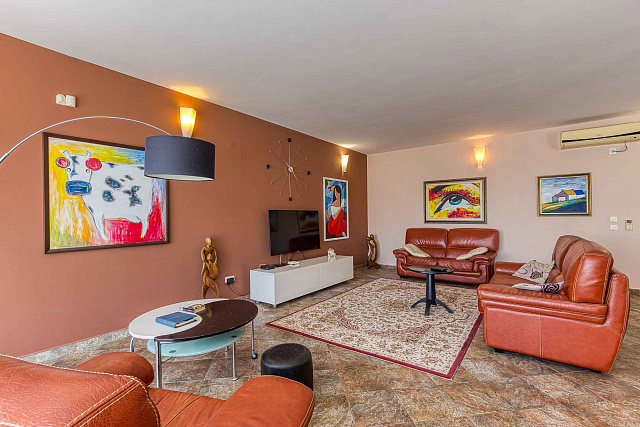Sea view villa in Becici — photo 4