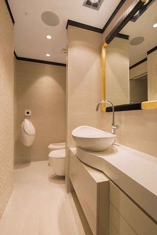 Super luxurious three-story triplex apartment with a jacuzzi and sauna — photo 7