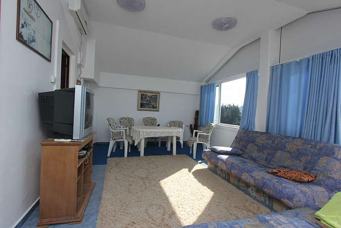 A furnished apartment in Petrovac