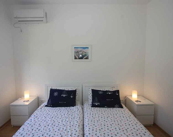 Apartment in Morinj — photo 6