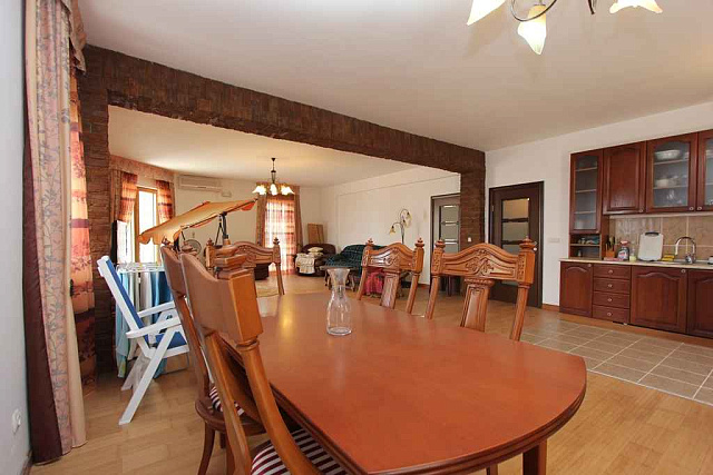 Spacious apartment 50 meters from the sea — photo 6