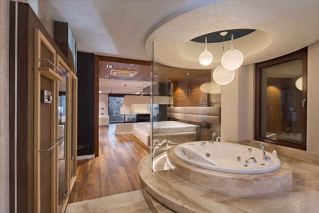 Super luxurious three-story triplex apartment with a jacuzzi and sauna — photo 16