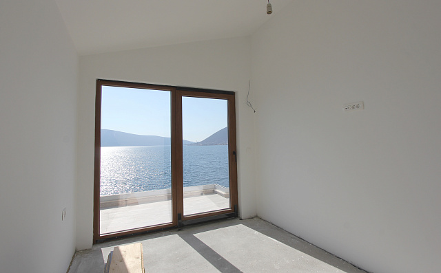 Luxury apartments on the first line of the sea in Opatovo