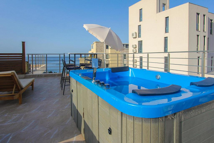 Penthouse in Becici with a panoramic sea view