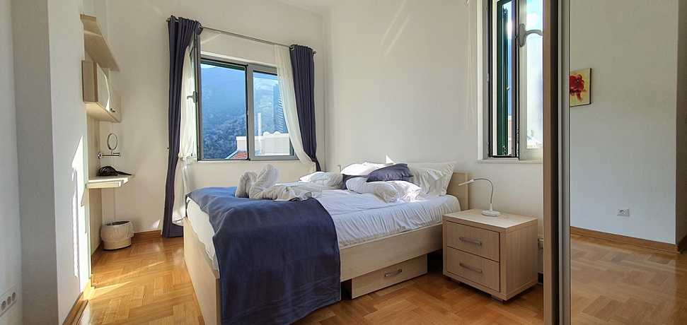 Two bedroom apartment in Morinj
