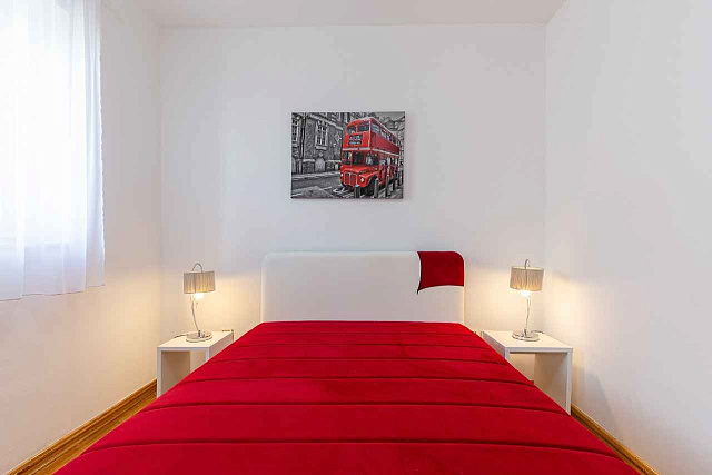 Spacious duplex apartment with sea view in Sveti Stefan — photo 13