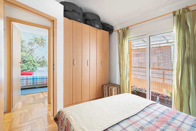 Spacious Furnished Apartment with Loft Potential and Sea View in Budva — photo 5