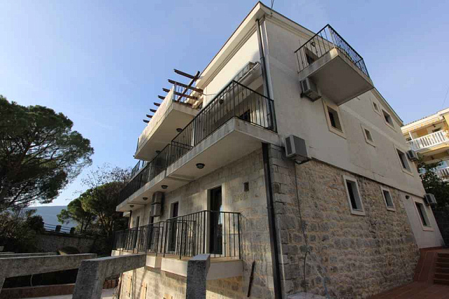 802 Herceg Novi Igalo Hotel 11 апартаментовr 650m2 — photo 1