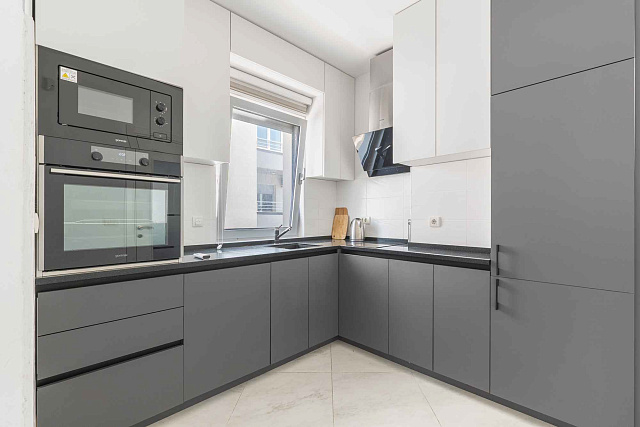 Spacious and Airy Apartment in the Heart of Budva — photo 11