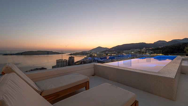 Unique penthouse with pool and roof garden — photo 5