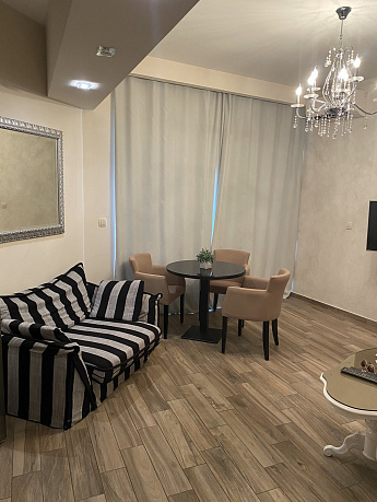 Two-bedroom apartment in the center of Budva with a garage 