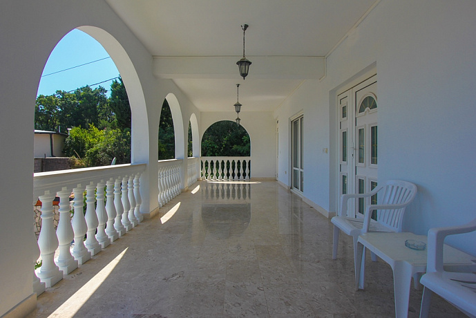 Villa with a pool and picturesque sea view