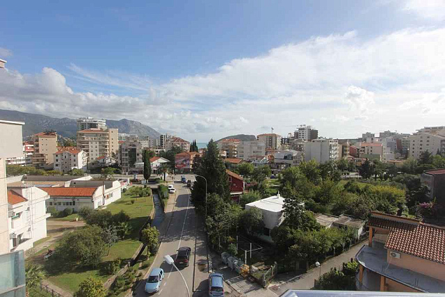 Spacious apartment in the center of Budva — photo 14