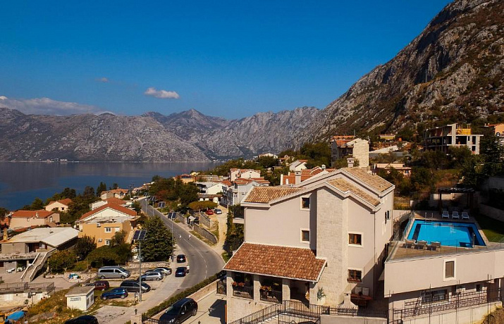Attractive villa in picturesque Kotor, in the Dobrota area