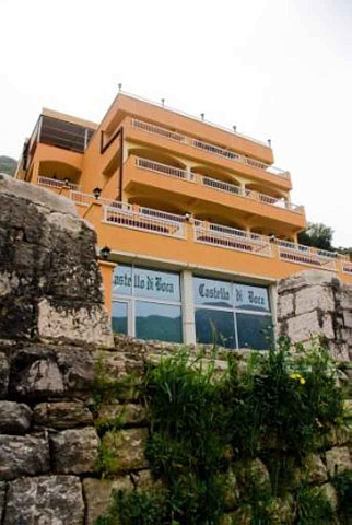 Hotel on the front line in Stoliv — photo 10