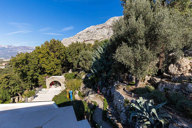 Elegant Stone Mansion with Sea View near Sveti Stefan — photo 17