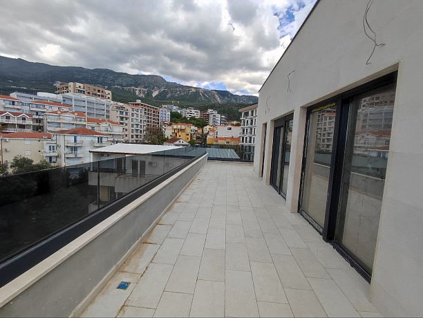Penthouse in new building in Becici near the sea