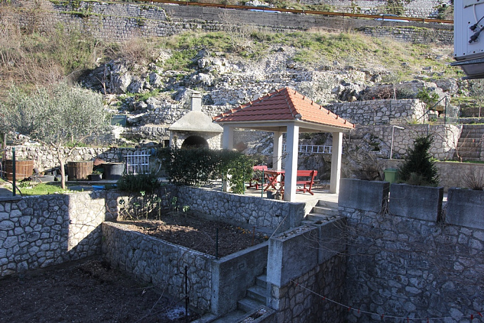 House with 7 bedrooms and a view of the Bay of Kotor in Skaljari