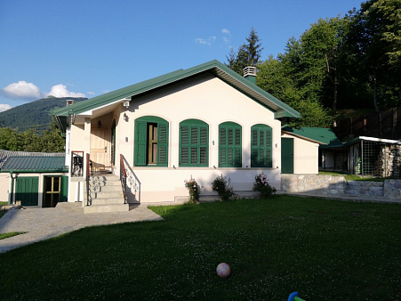 Dreistöckiges Haus in einem Bergparadies in Kolasin