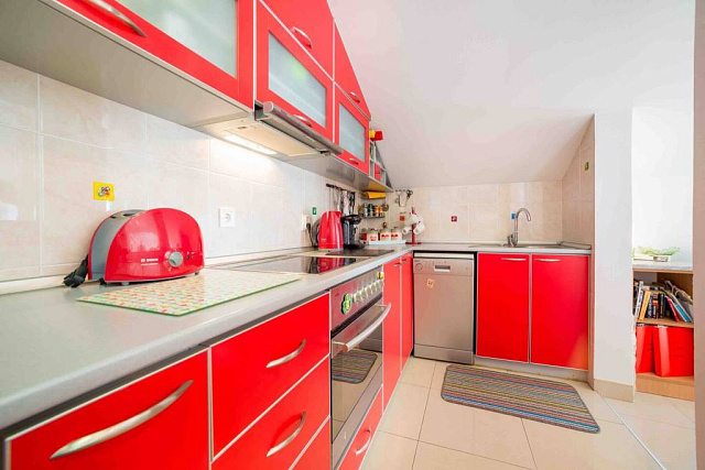 Apartment with three bedrooms and sea views in Budva — photo 5