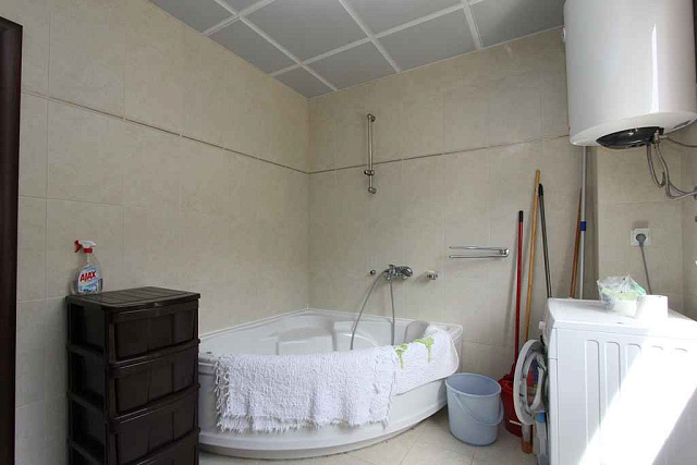 Spacious apartment 50 meters from the sea — photo 15