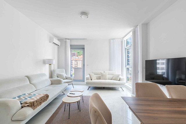 Spacious and Airy Apartment in the Heart of Budva — photo 4