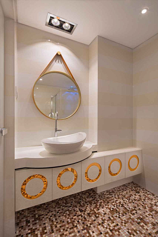 Super luxurious three-story triplex apartment with a jacuzzi and sauna — photo 8
