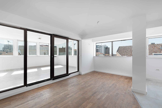 Spacious one bedroom apartment with lots of natural light in Budva city center — photo 6