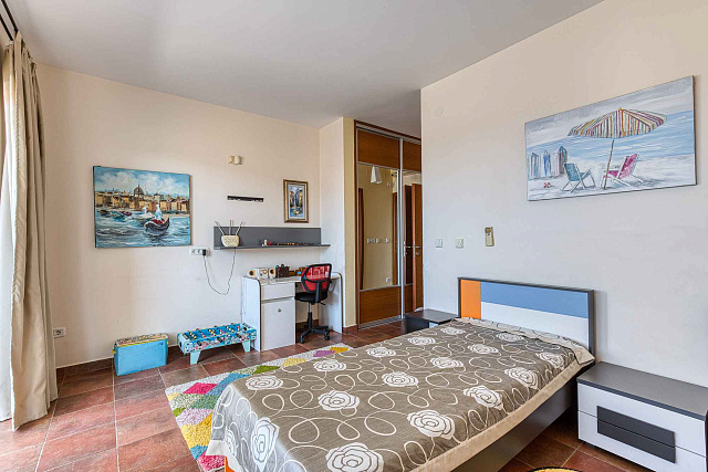 Sea view villa in Becici — photo 18