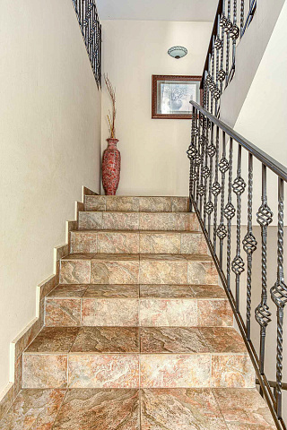 Sea view villa in Becici — photo 13