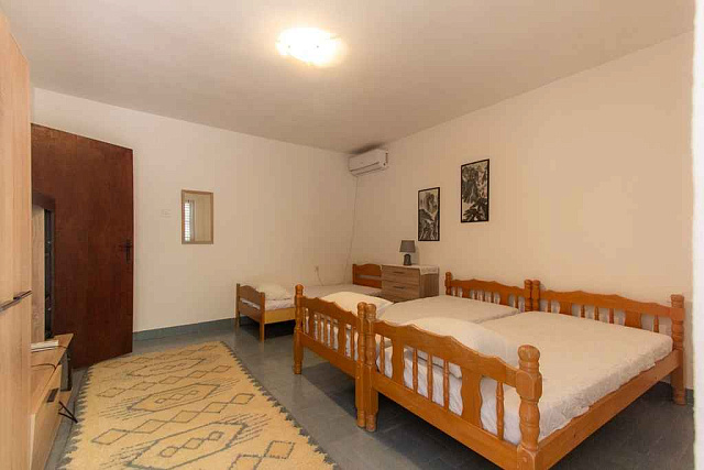 House in the picturesque area of ​​Krasici, ideal for comfortable living and relaxation — photo 9