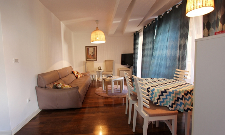 One bedroom apartment with sea view near St. Stefan