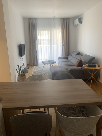 Furnished one-bedroom apartment in a new complex in Budva
