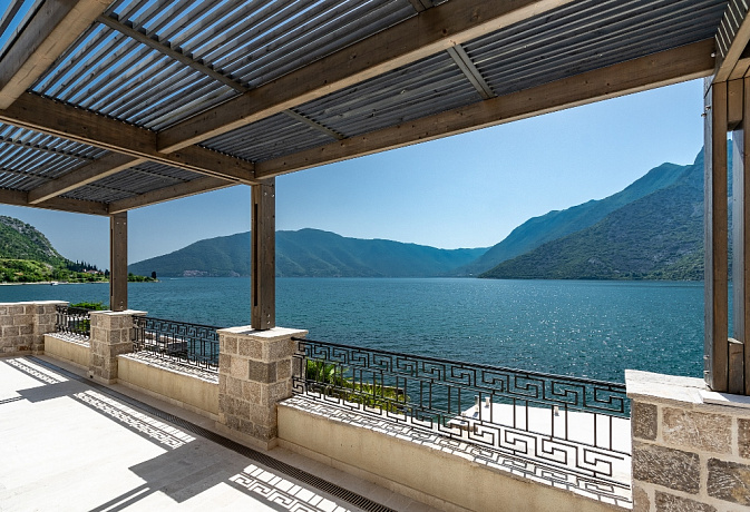 Luxury Villa in Risan with pool on first line