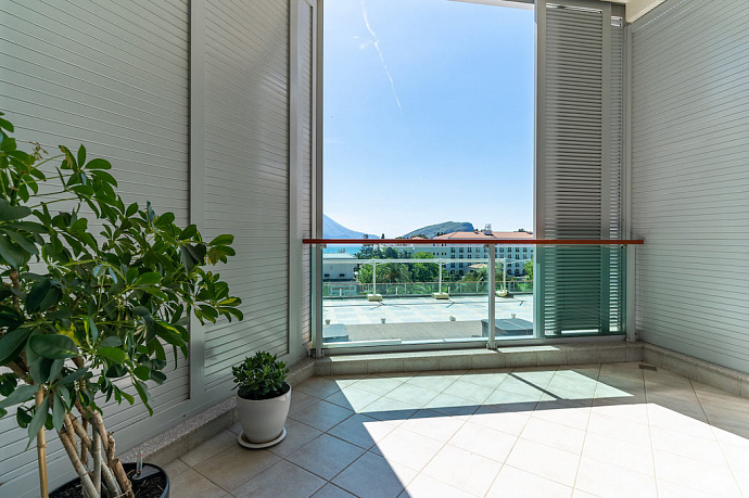 Modern office space in TQ Plaza Budva with sea view