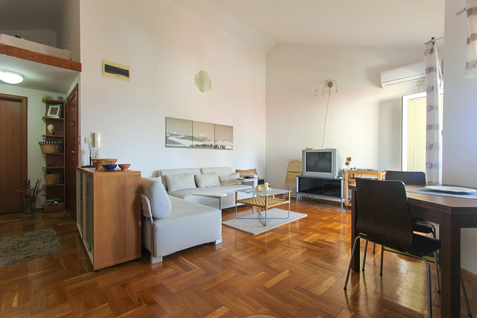 Stunning apartment on the seafront in Rafailovici