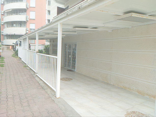 Commercial space with a terrace in Budva