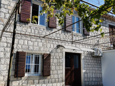 Townhouse by the sea in Dobrota