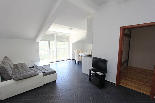 Villa in Budva, Maini