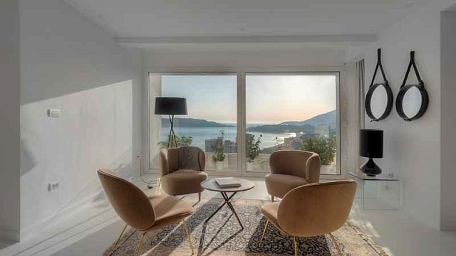 Unique penthouse with pool and roof garden — photo 17