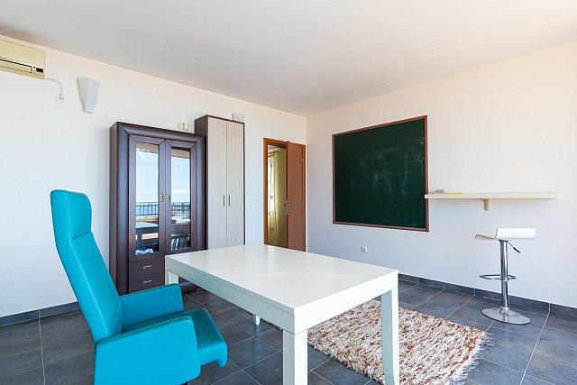 Sea view villa in Becici — photo 44